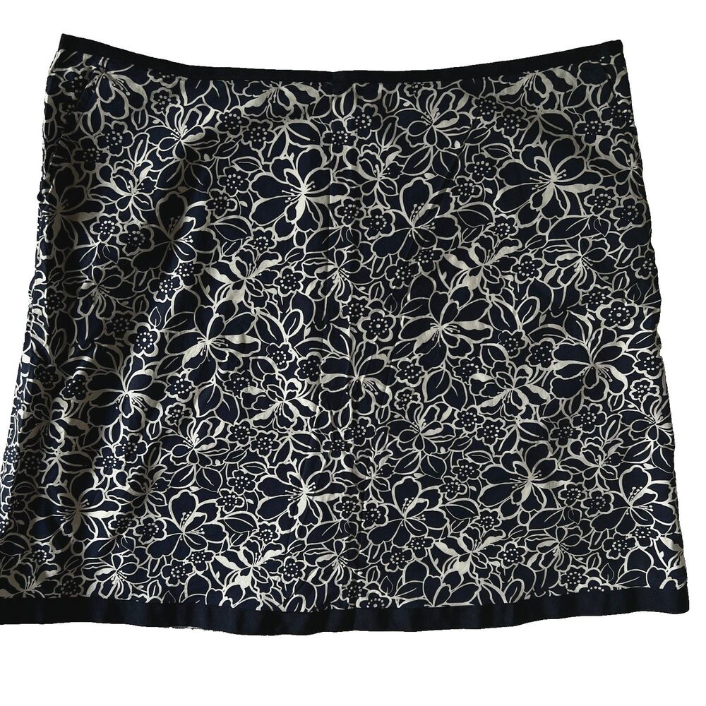 L.L. Bean Skirt 18 Favorite Fit Straight Navy Blue Floral Cotton